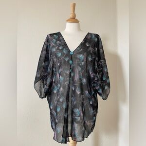 Vintage LA Living Doll Black V-Neck Top – Medium, Pink & Blue Feather Design